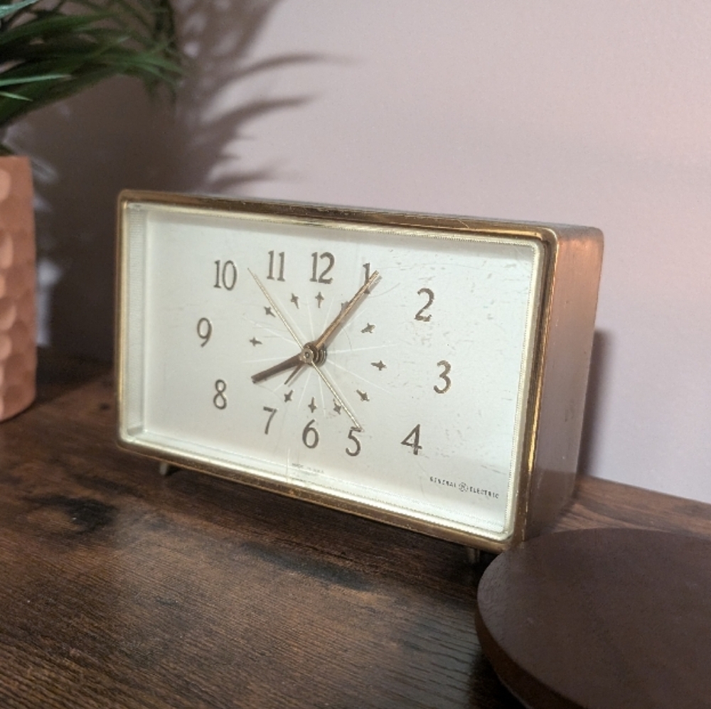 Vintage MCM Gold Table Clock fully functional home decor chic general electric